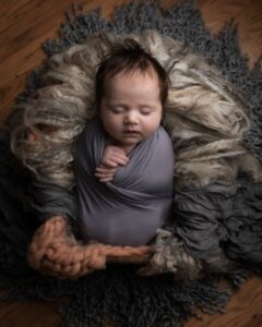 Swaddle newborn